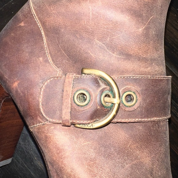 Boots - Picture 5 of 8